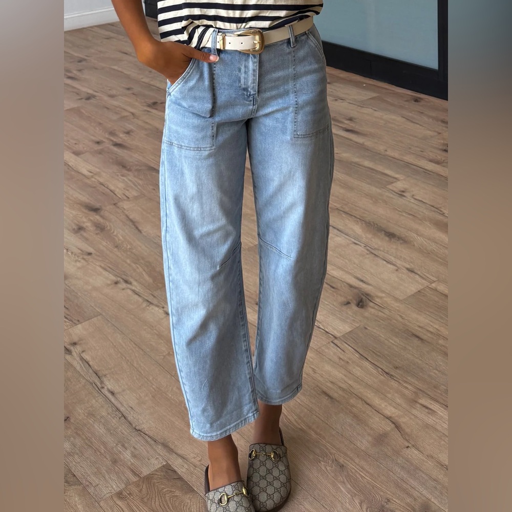 Women's light barrel jeans